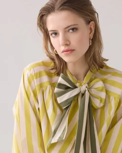 Blouse with bow in contrast^Summum Fashion