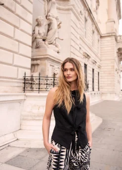 Fitted gilet with bow fastening^Summum Fashion