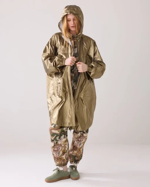 Metallic mackintosh with storage bag^Summum Fashion